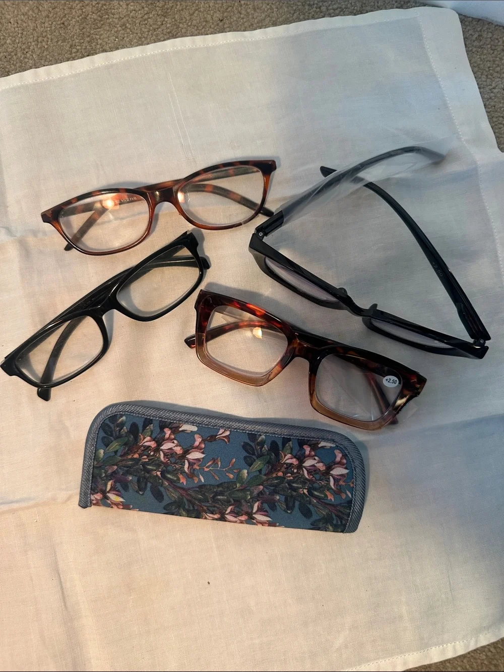 Women's Reading Glasses Set with Floral Zip Case - Black & Tortoiseshell